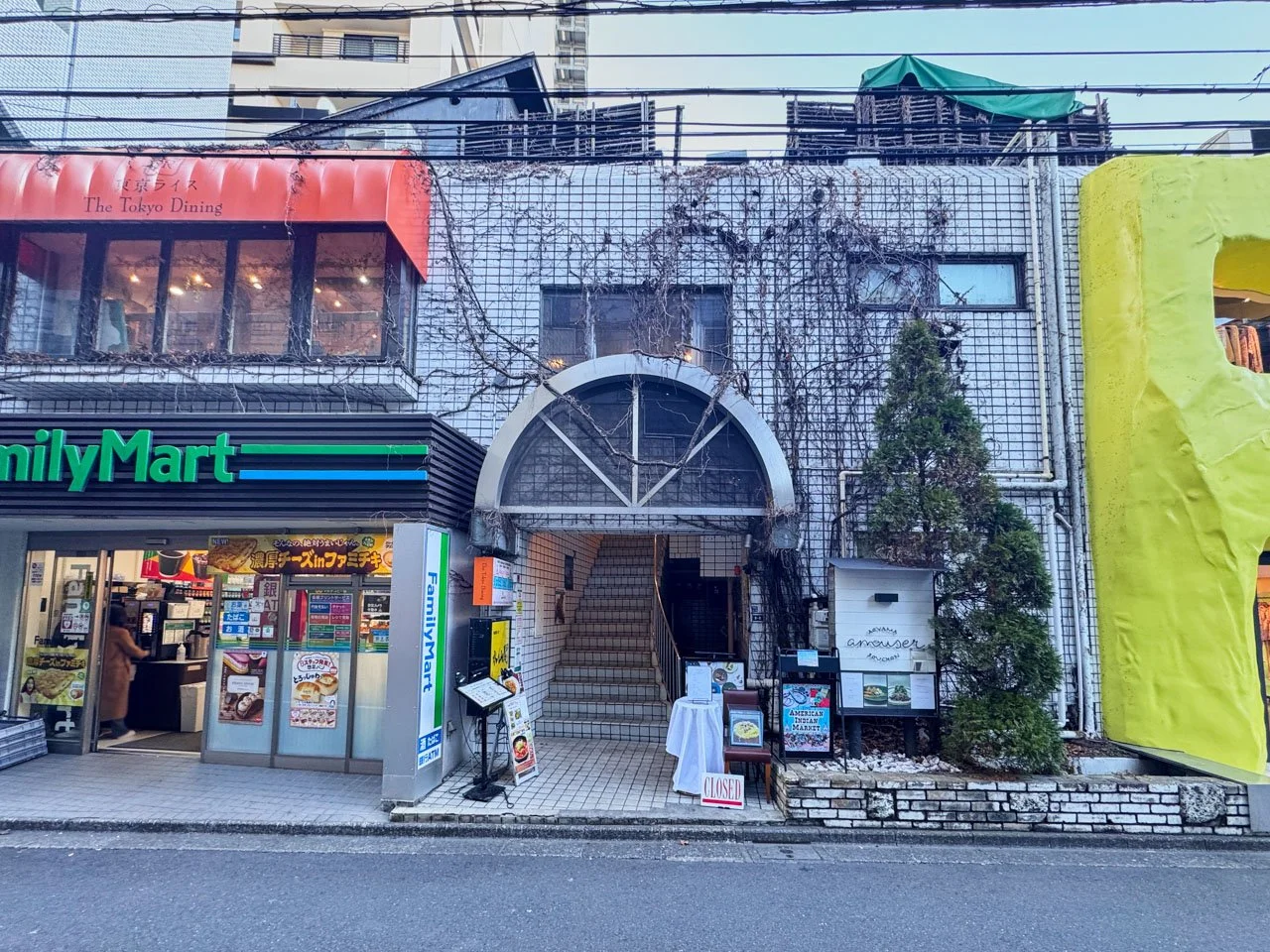青山五番館ビル 1階・2階一括貸し エントランス 3