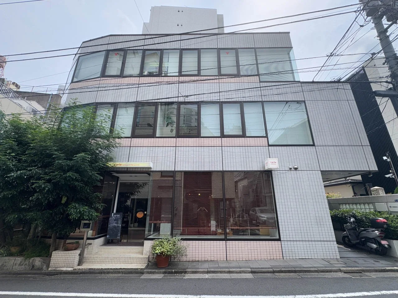 荒川ビル 3 オフィスビル外観 3