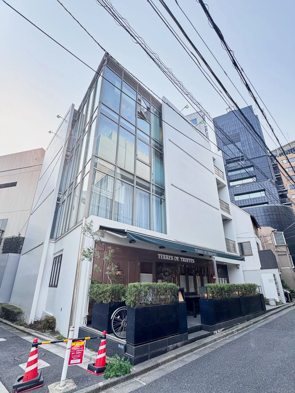 Reve南青山ビル 3 オフィスビル外観 1