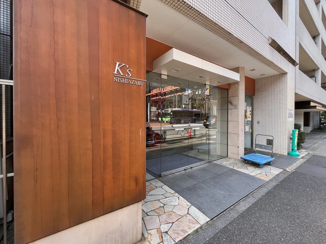 ケイズ西麻布 4 ビルエントランス 3