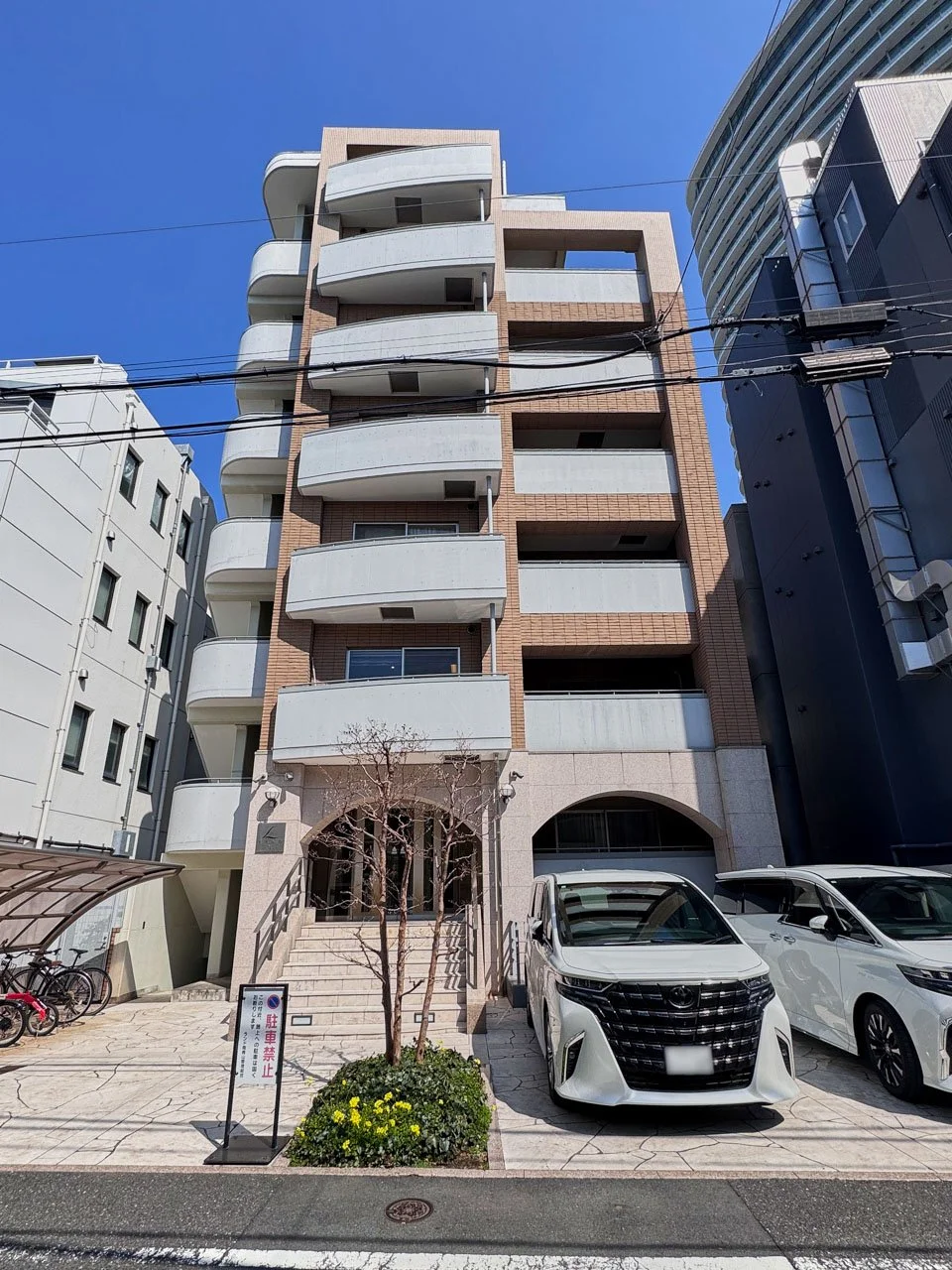 ランド南青山 B1 オフィスビル外観 1