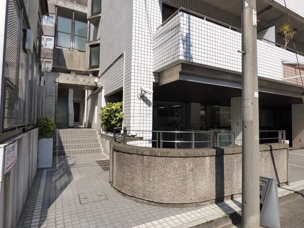 日産研会館ビル 1 ビルエントランス 5