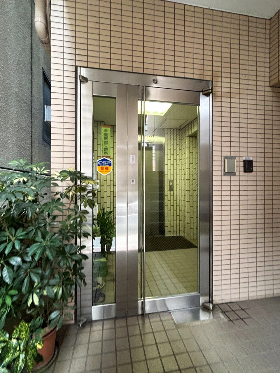 カメダビル 7 ビルエントランス 6