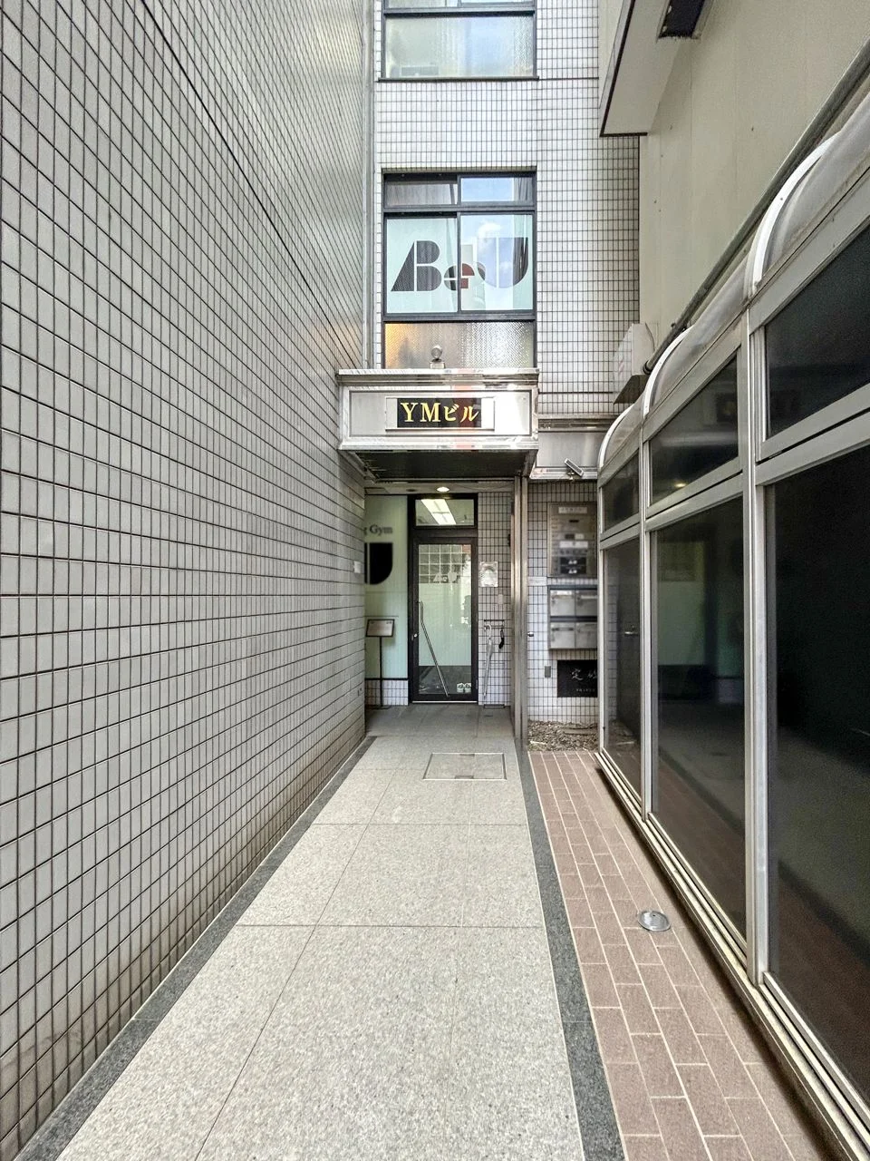 YMビル 6 エントランス 3