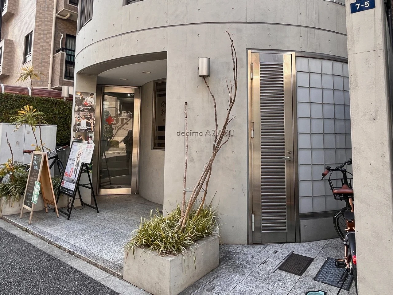decimo AZABU 地上1階地下1階 エントランス 3