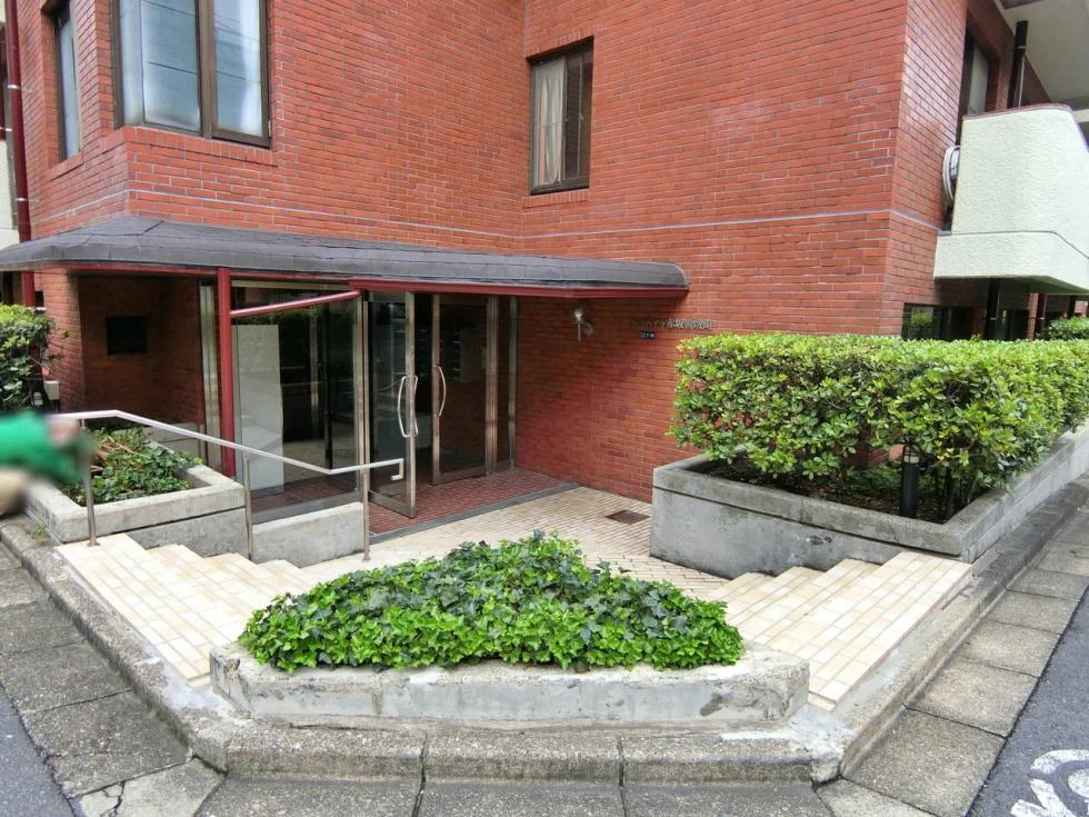 ヴェラハイツ赤坂新坂町 1 エントランス 3