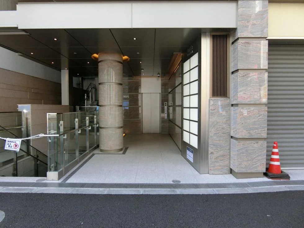 コルティーレ銀座口 3 エントランス 3