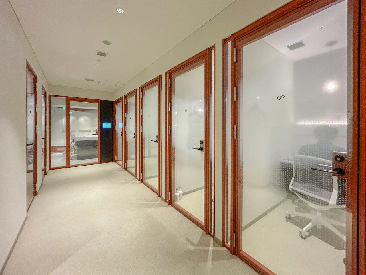 IsaI AkasakA 18 執務室 28