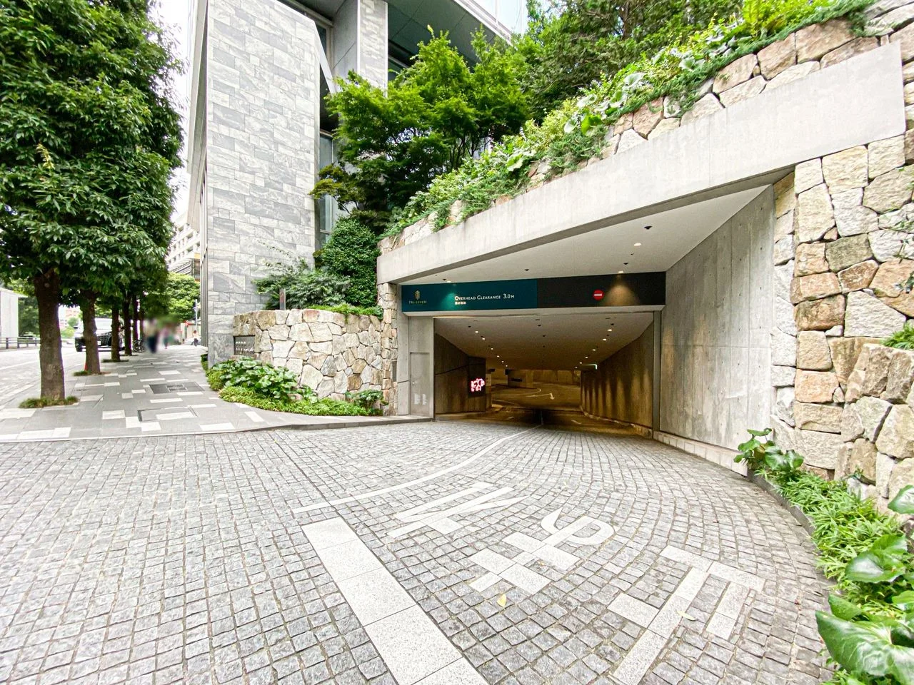 TRI SEVEN ROPPONGI 10 ビルエントランス 8