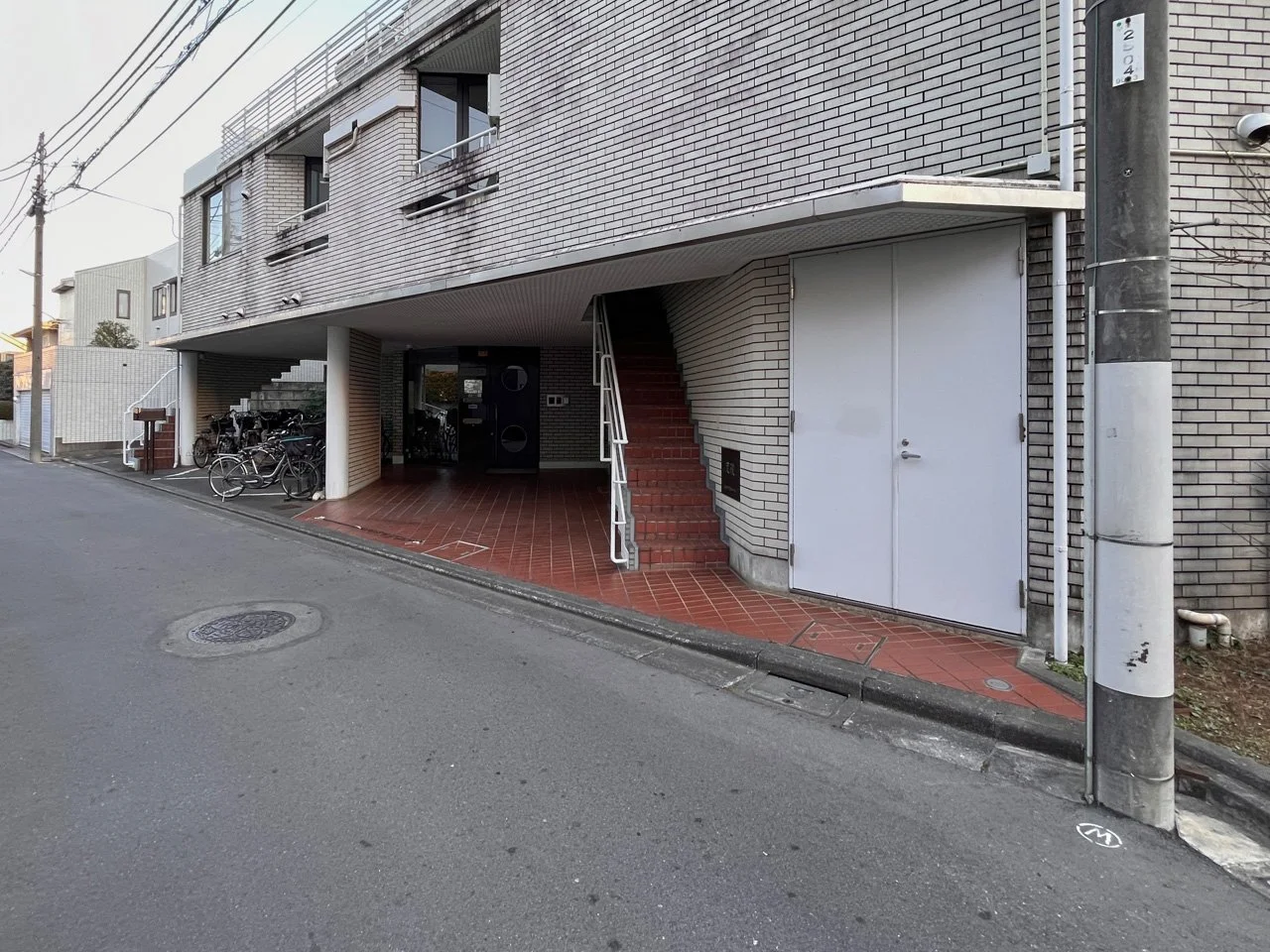 中央ハウス 1階2階メゾネット エントランス 3