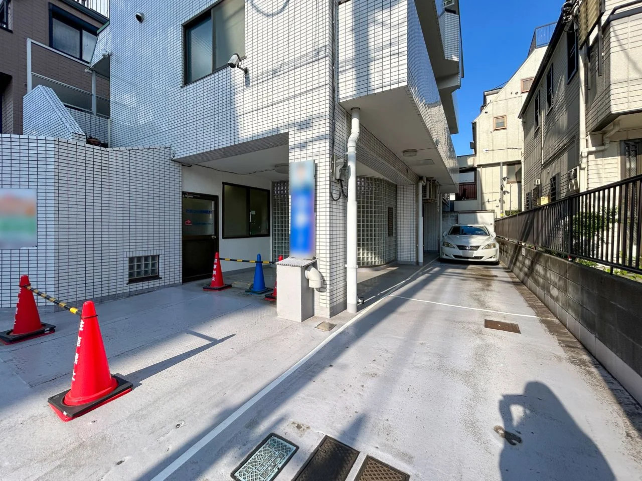 岡山ビル B1 エントランス 3