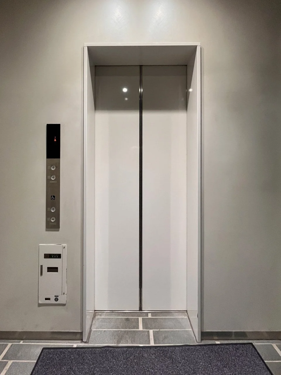 BUREX FIVE 5 エレベーター 27