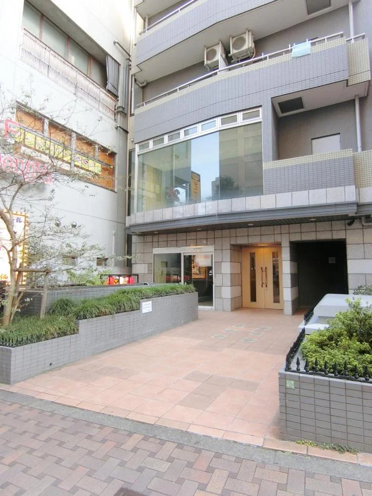 ホームズ三軒茶屋駅前 1階2階セット エントランス 3
