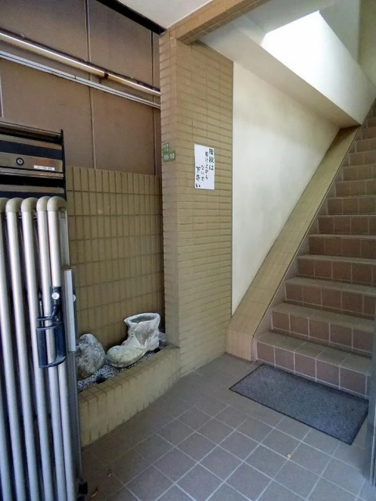R三軒茶屋(アール三軒茶屋)ビル 1 エントランス 6