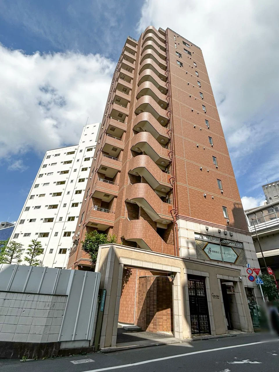 コンフィアンス流来ビル B1 外観 2