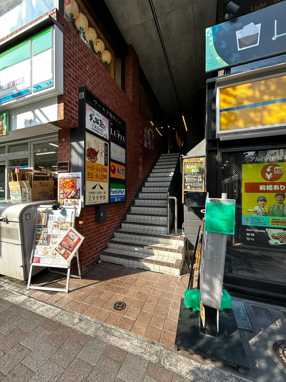 ワールド物産ビル 3 エントランス 5