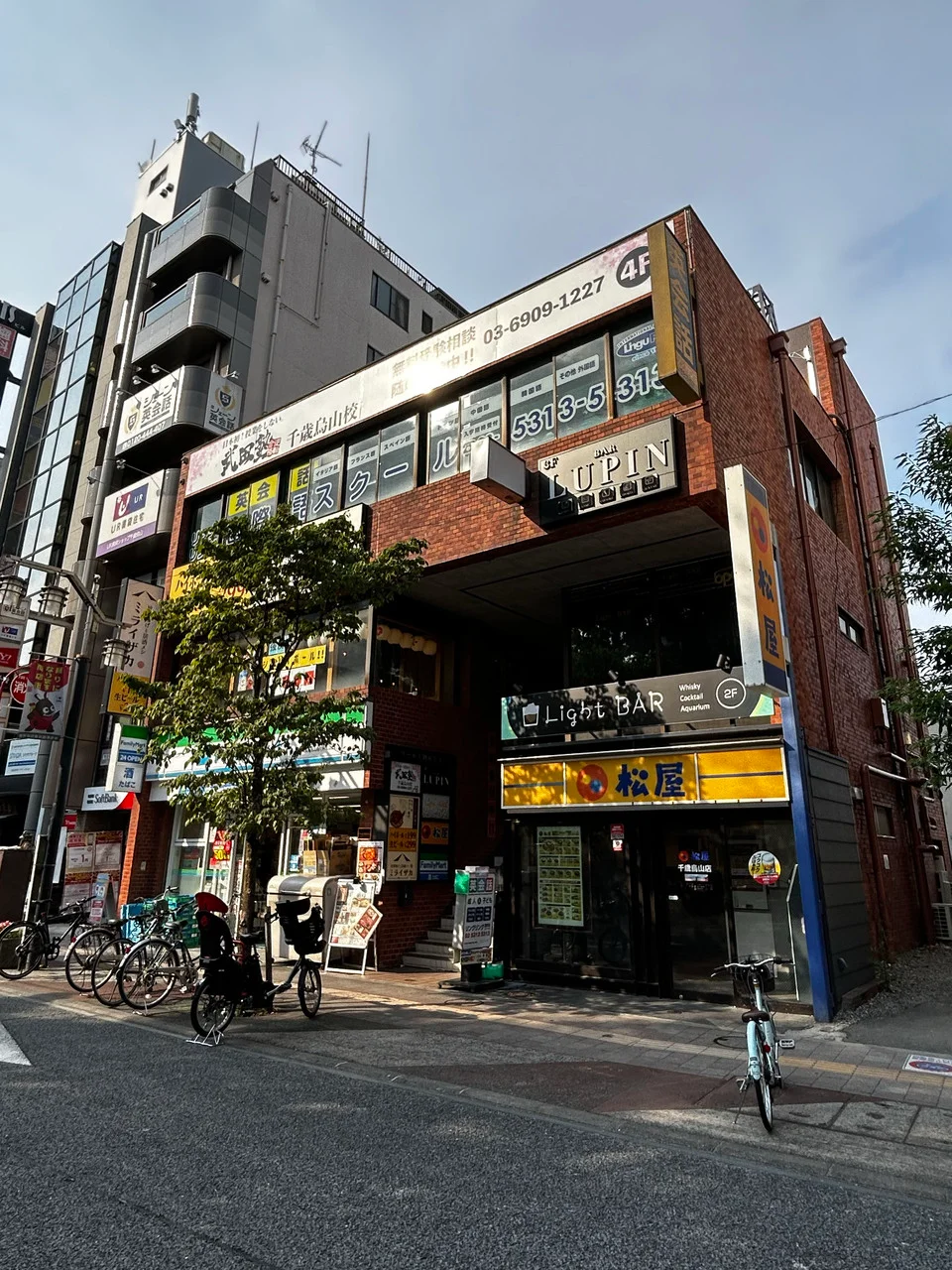 ワールド物産ビル 3 外観 1
