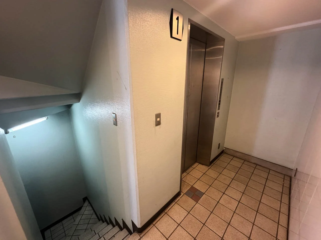 平根ビル 2 共有部 9