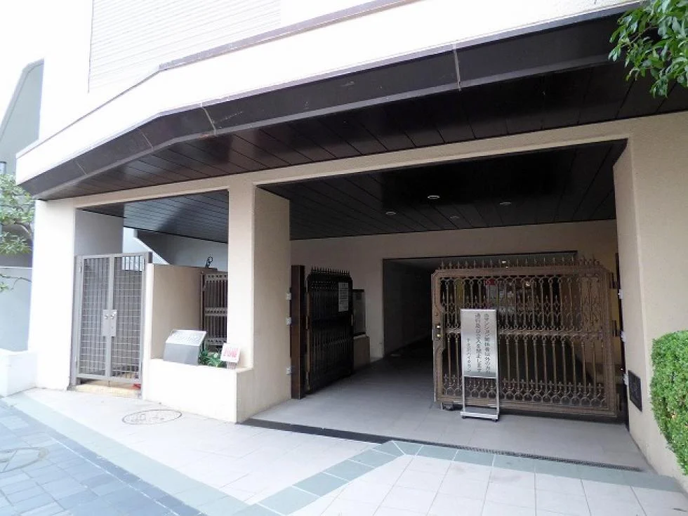 下北沢ハイタウンA棟(マルシェ下北沢) 2 エントランス 3