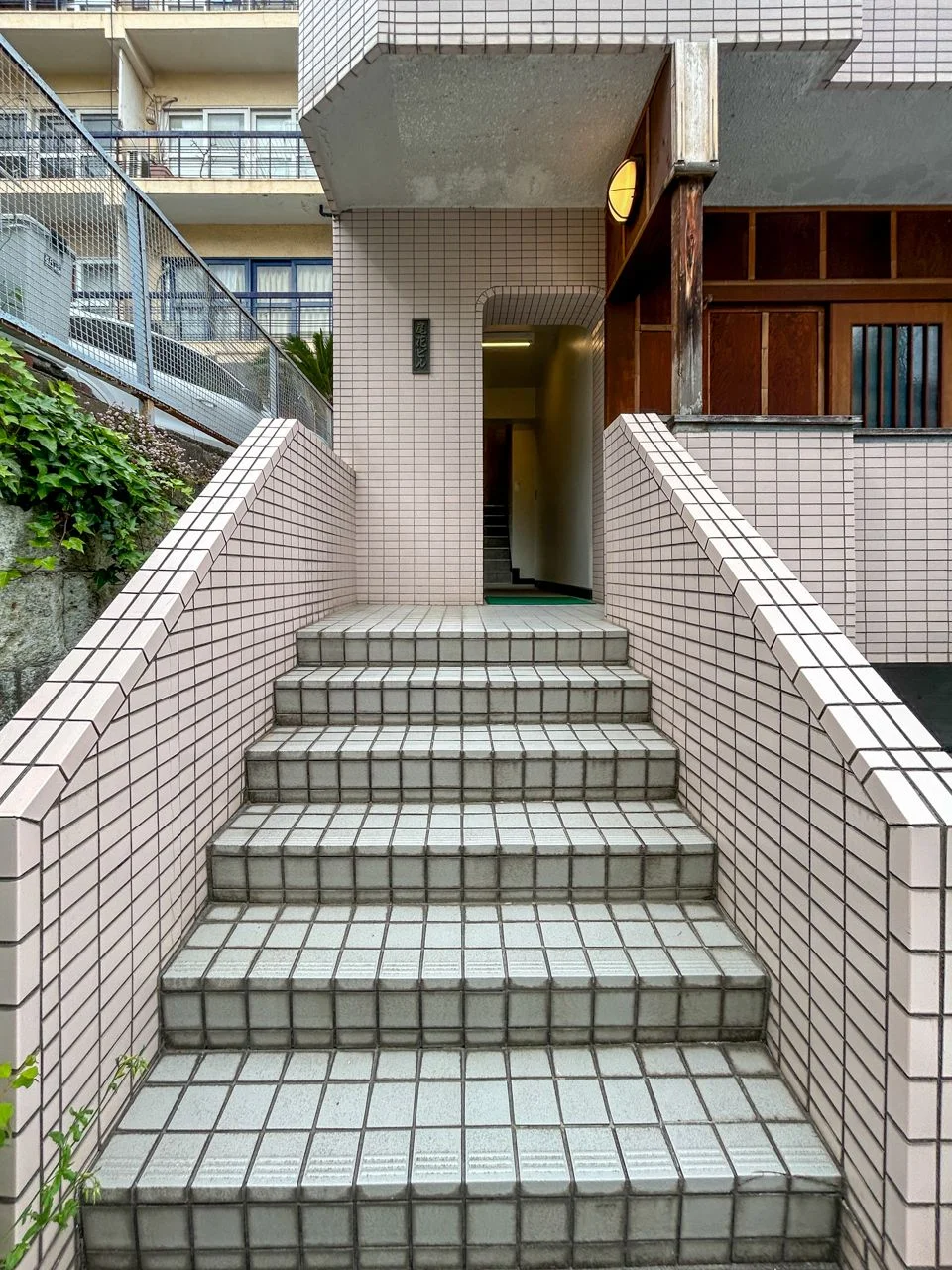 尾花ビル 1 エントランス 4