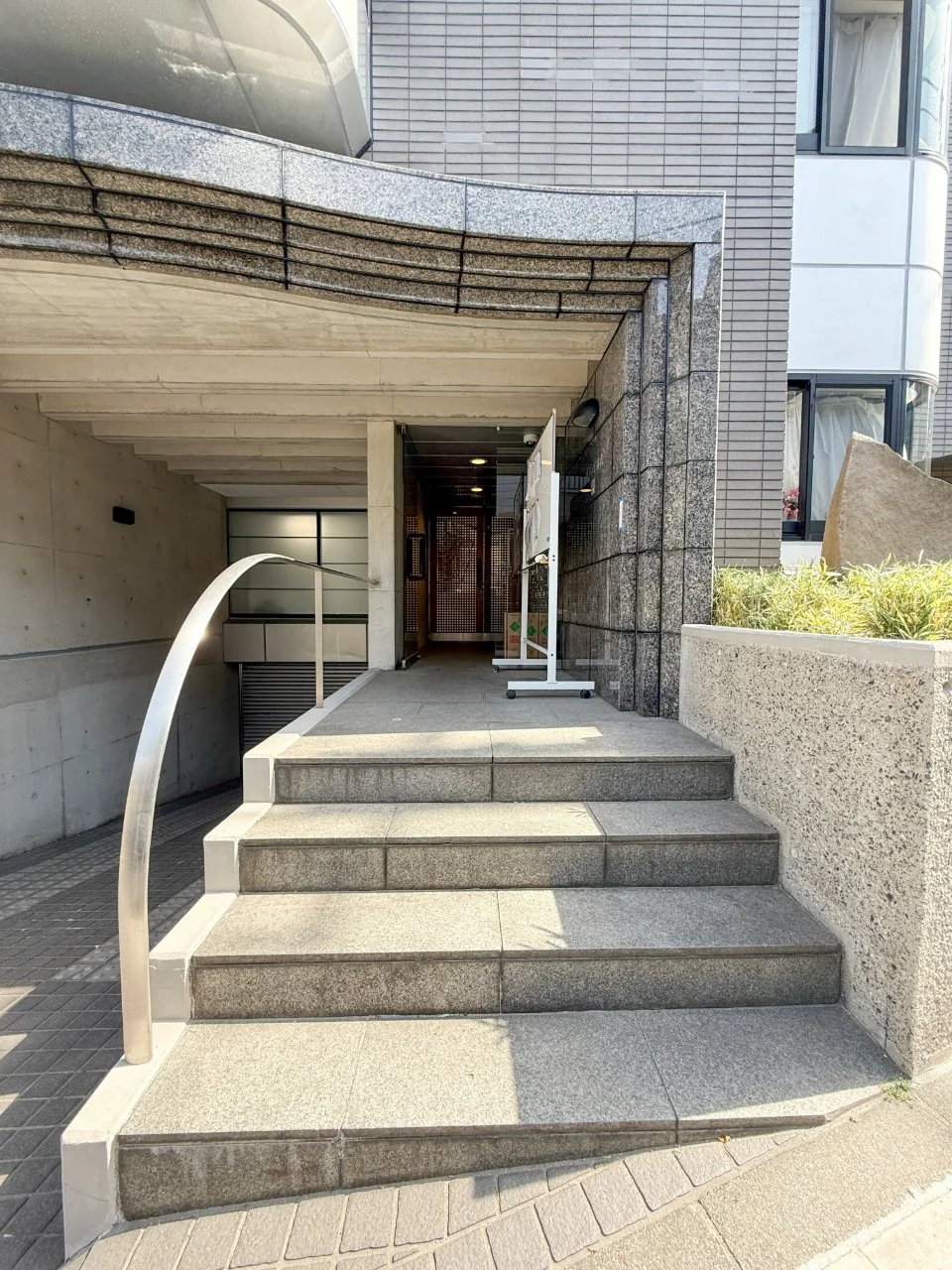 パティオ鉢山 1 エントランス 3