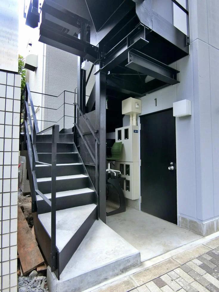 ver bldg (ウェール ビル) 一棟貸し エントランス 3