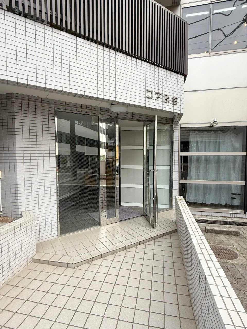 コア原宿ビル 4 エントランス 3
