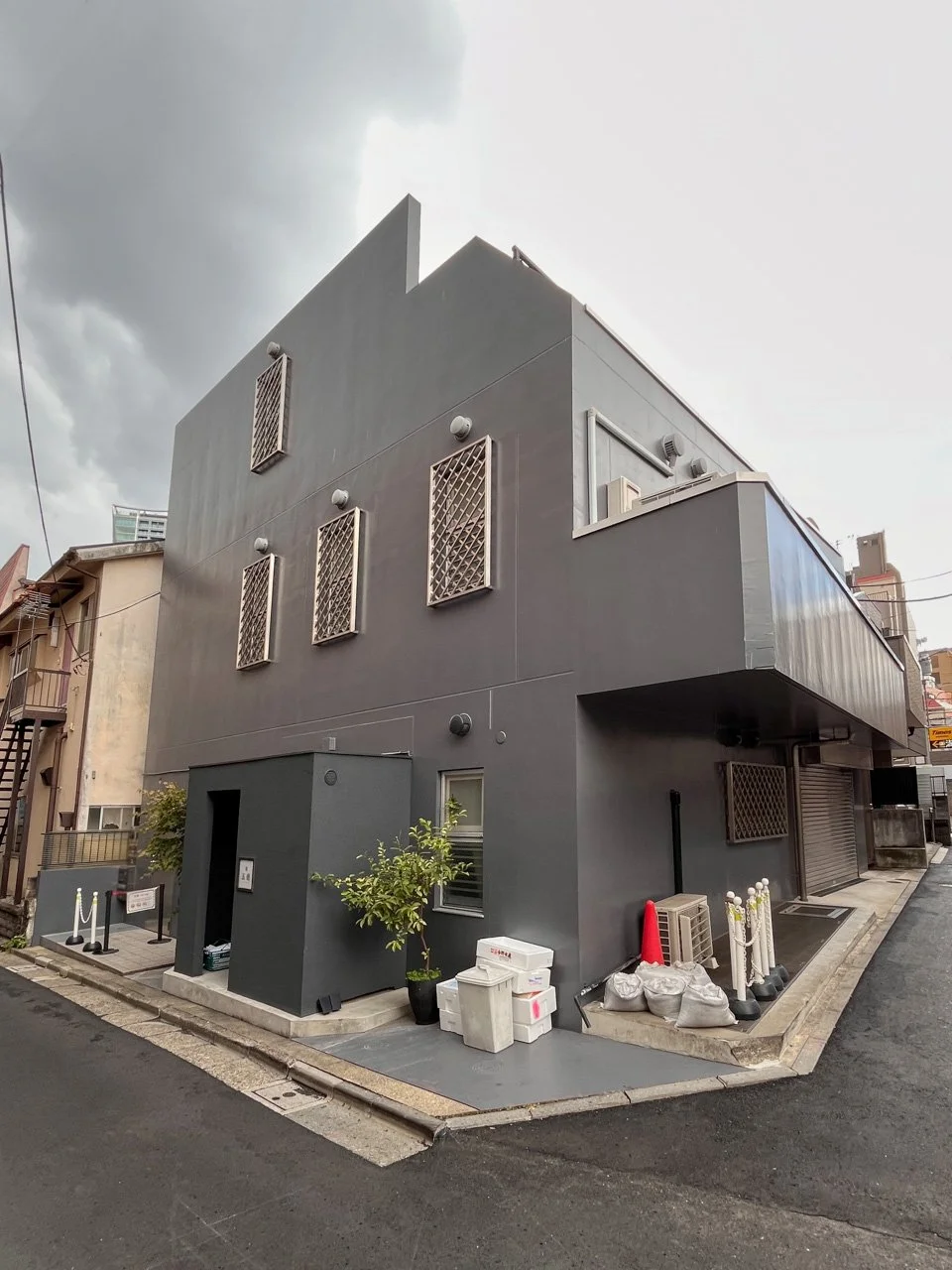 神山町ビル B1 外観 1