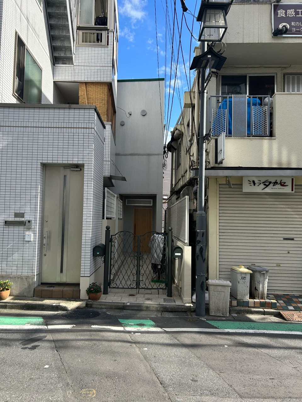 AandU 1 外観 1