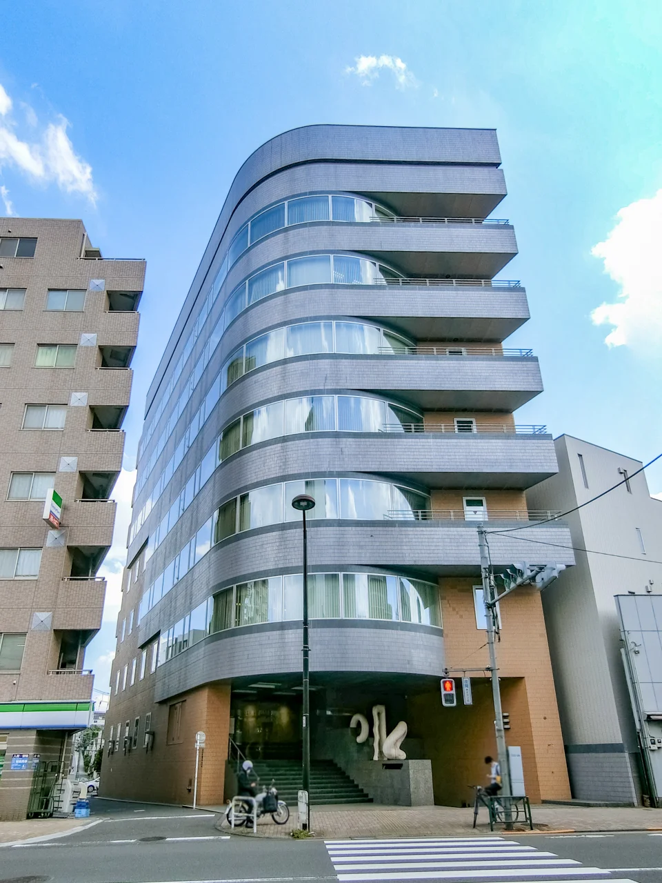 泉西新宿ビル 3 オフィスビル外観 1