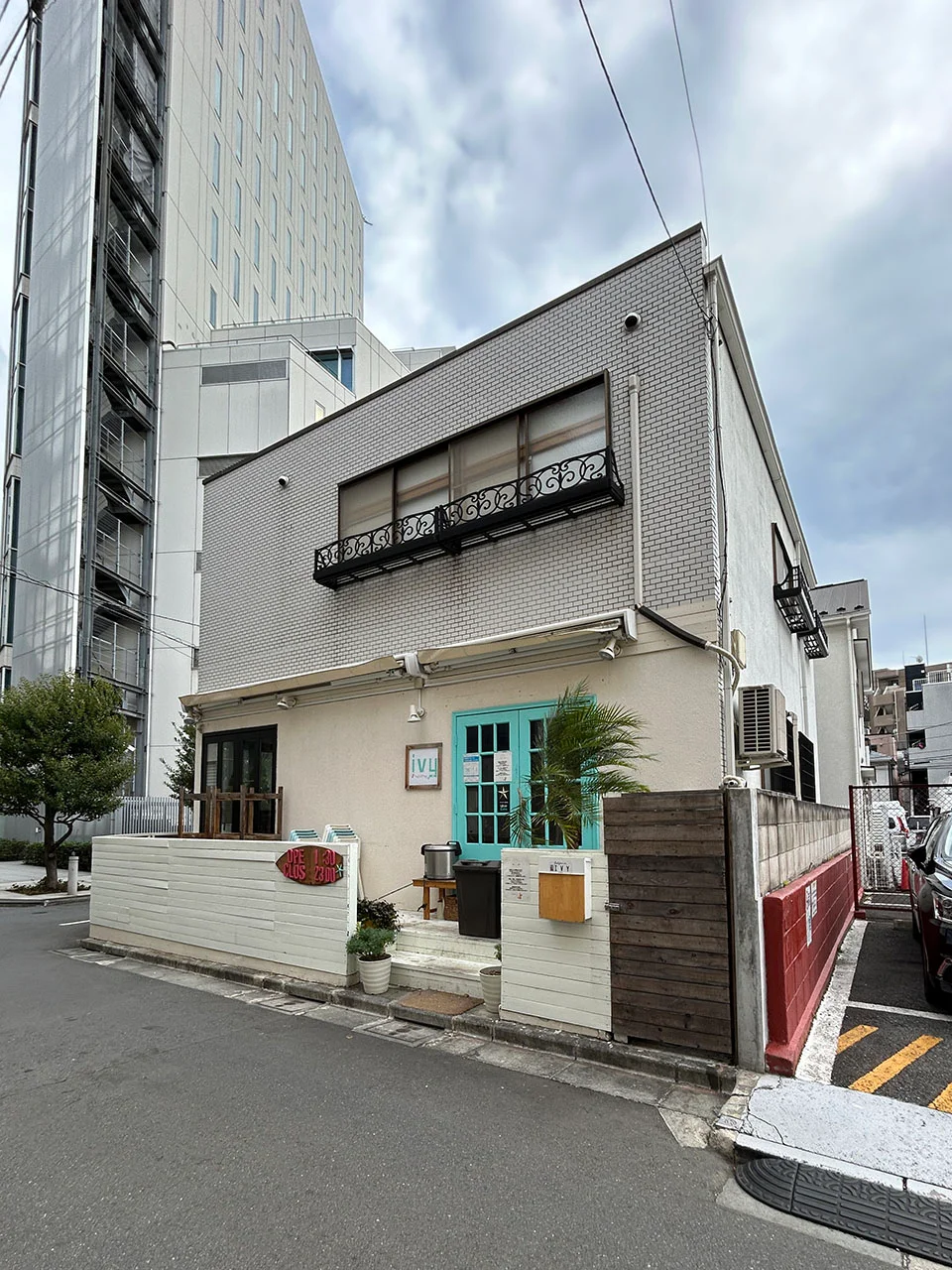 代々木1丁目店舗 1階から2階一棟貸し 外観 2