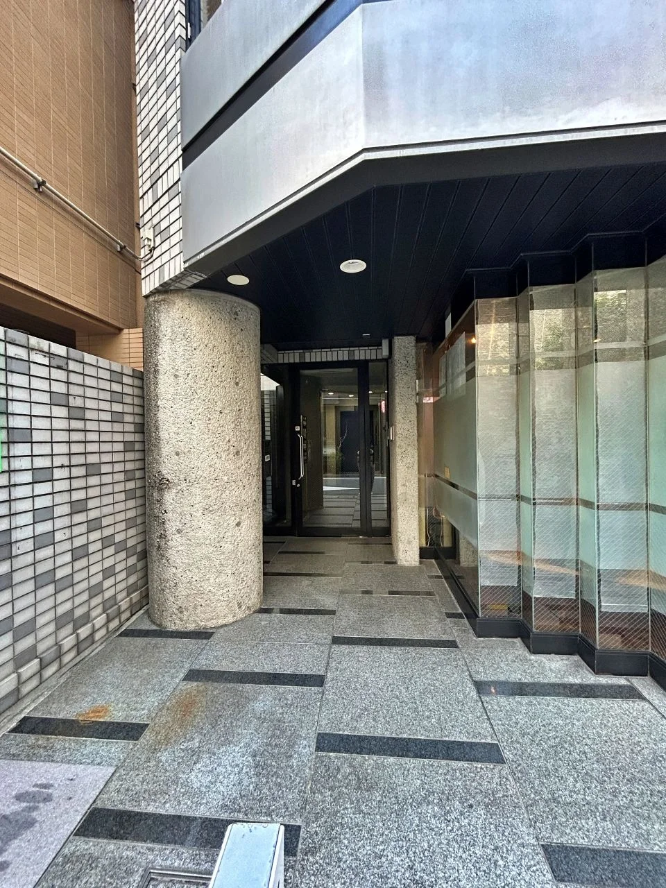 高橋ビル B1 エントランス 4