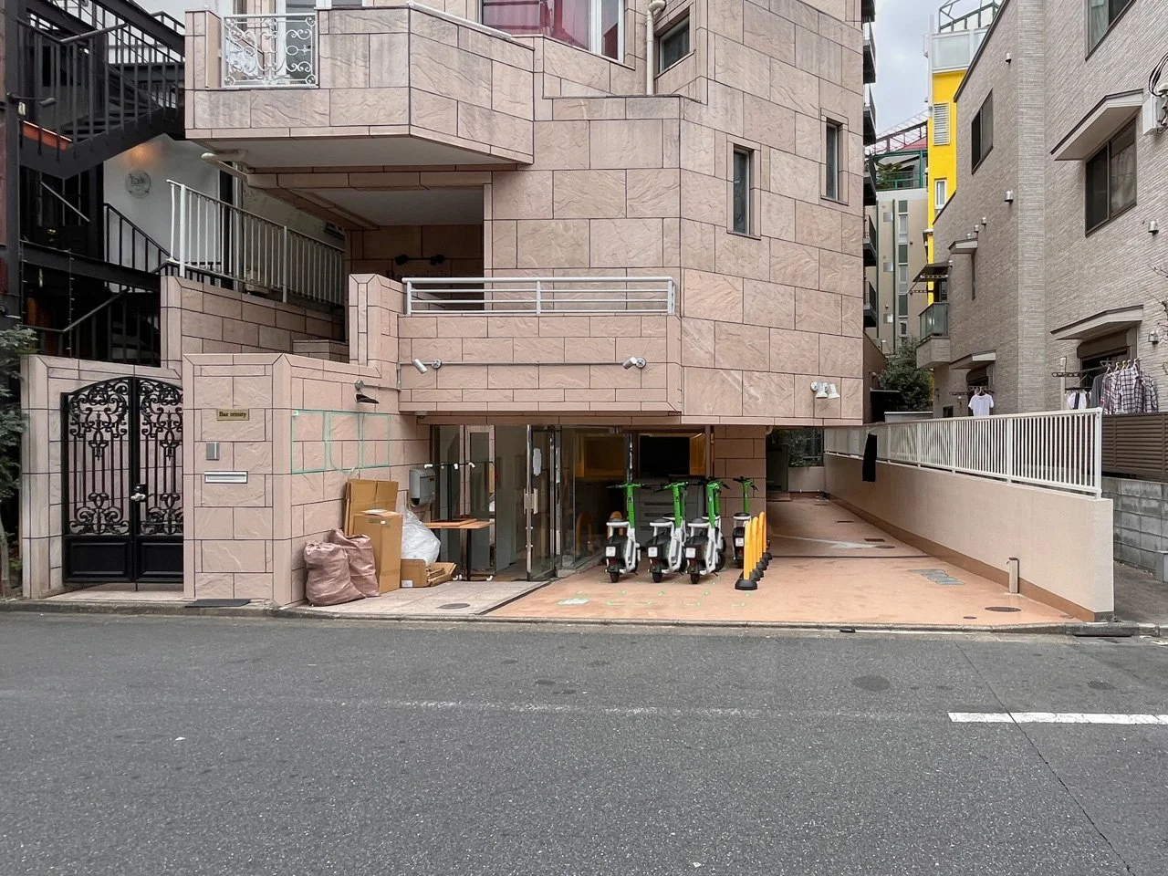 恵比寿南1丁目ビル B2 エントランス 3