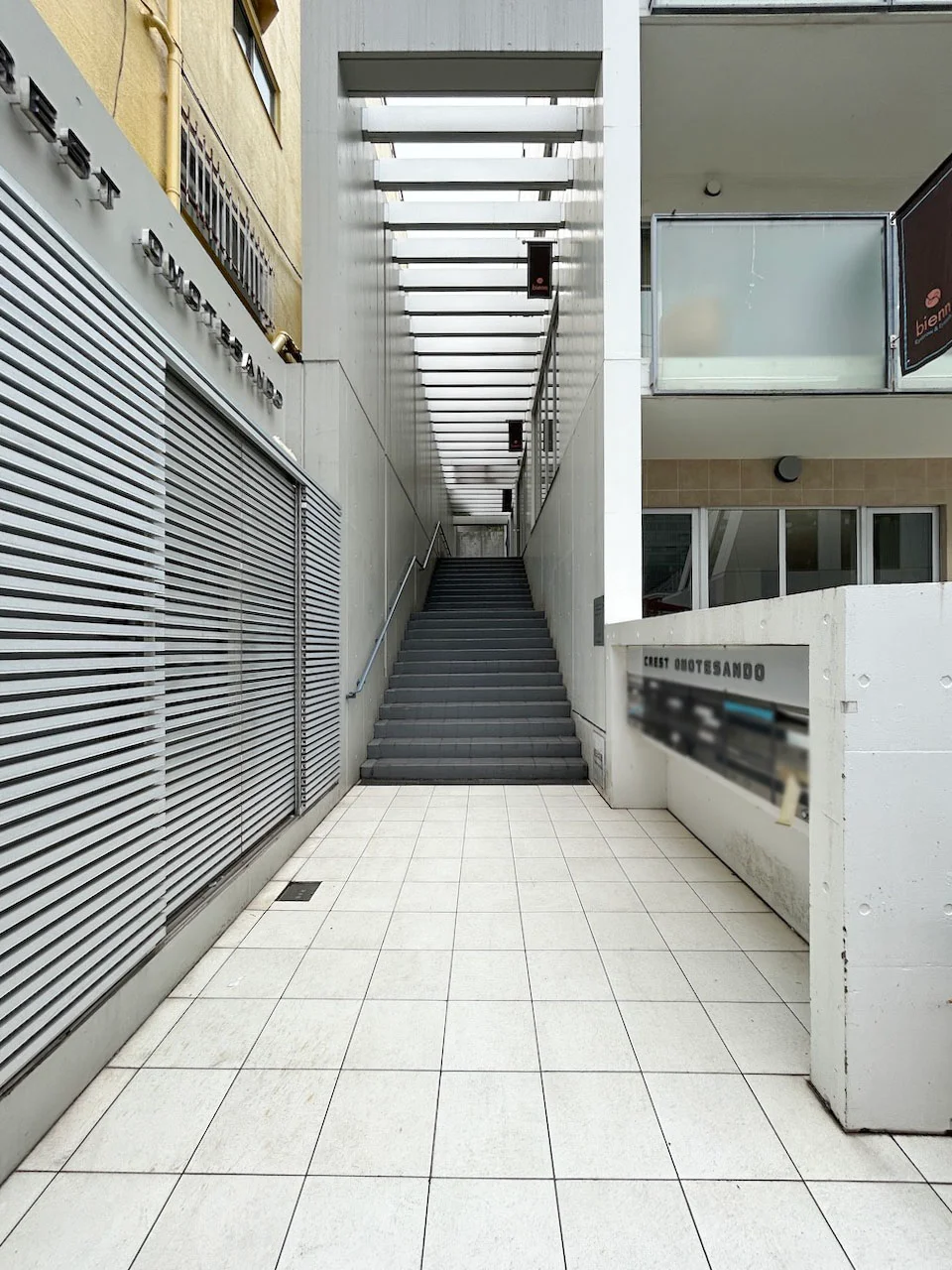 CREST表参道ビル 2 エントランス 3