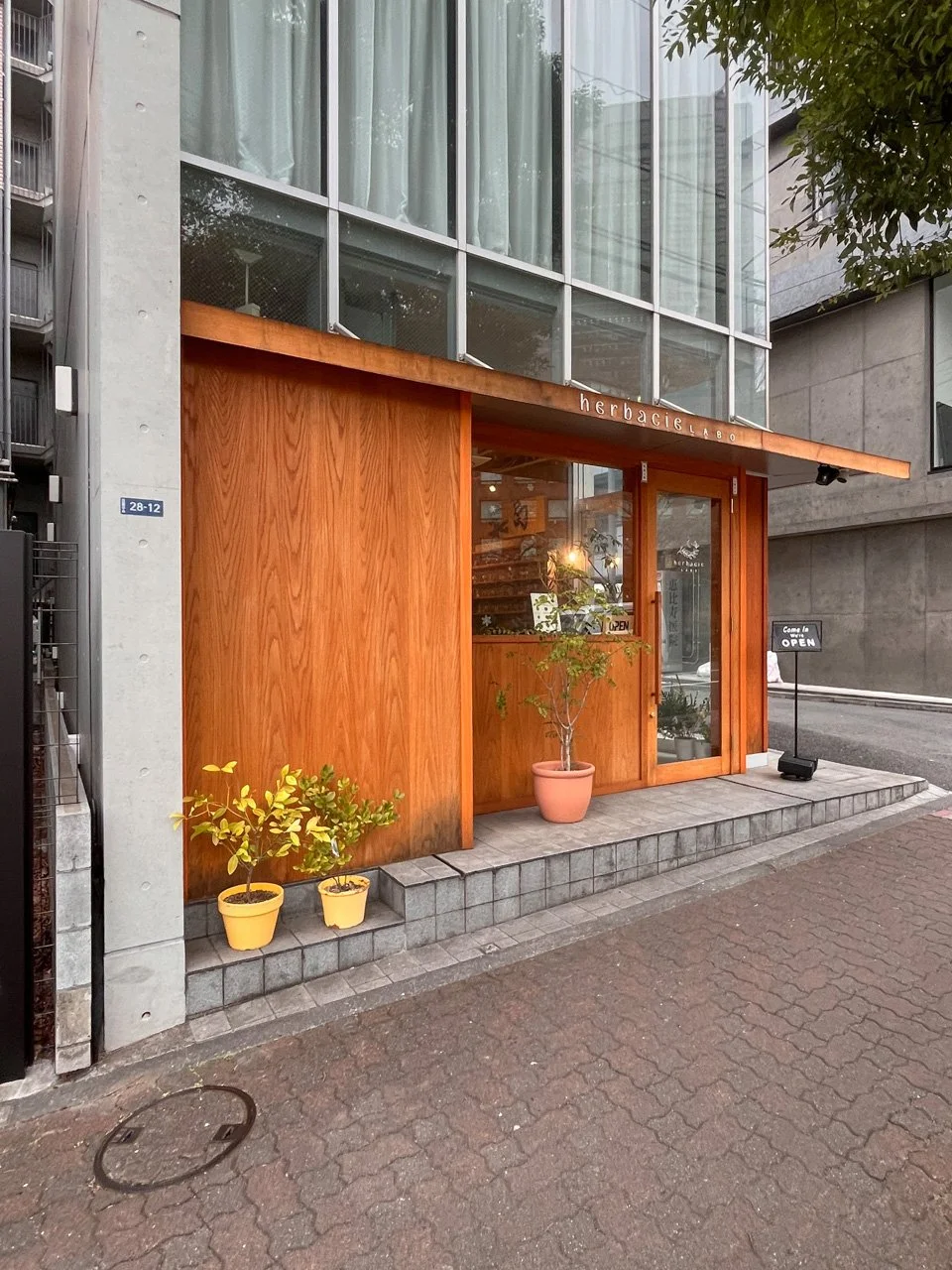 Oak5ビル 1階〜3階一棟貸し ビルエントランス 3