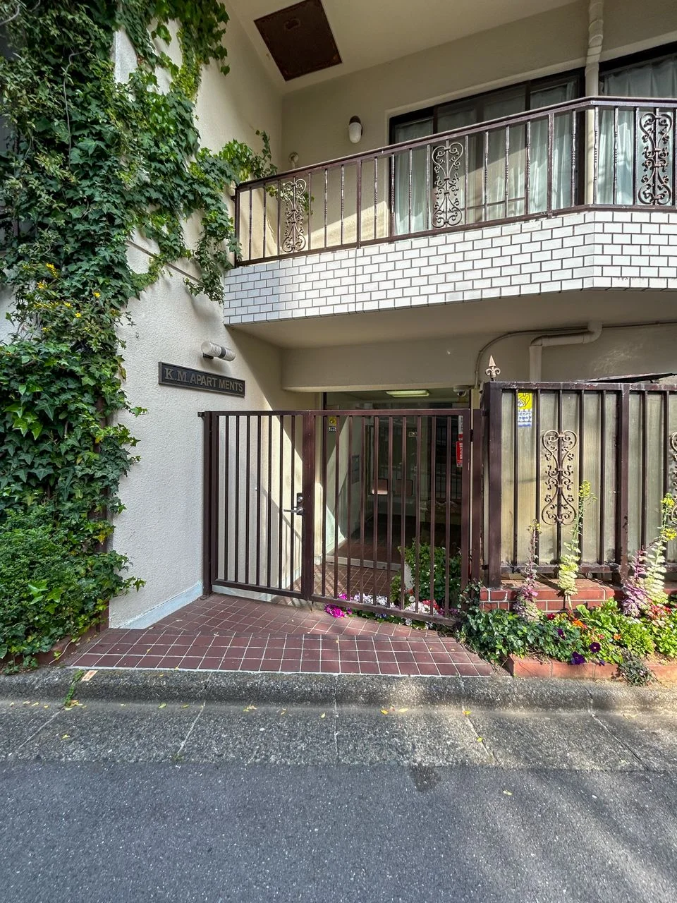 K.M.APARTMENTS 2 エントランス 3