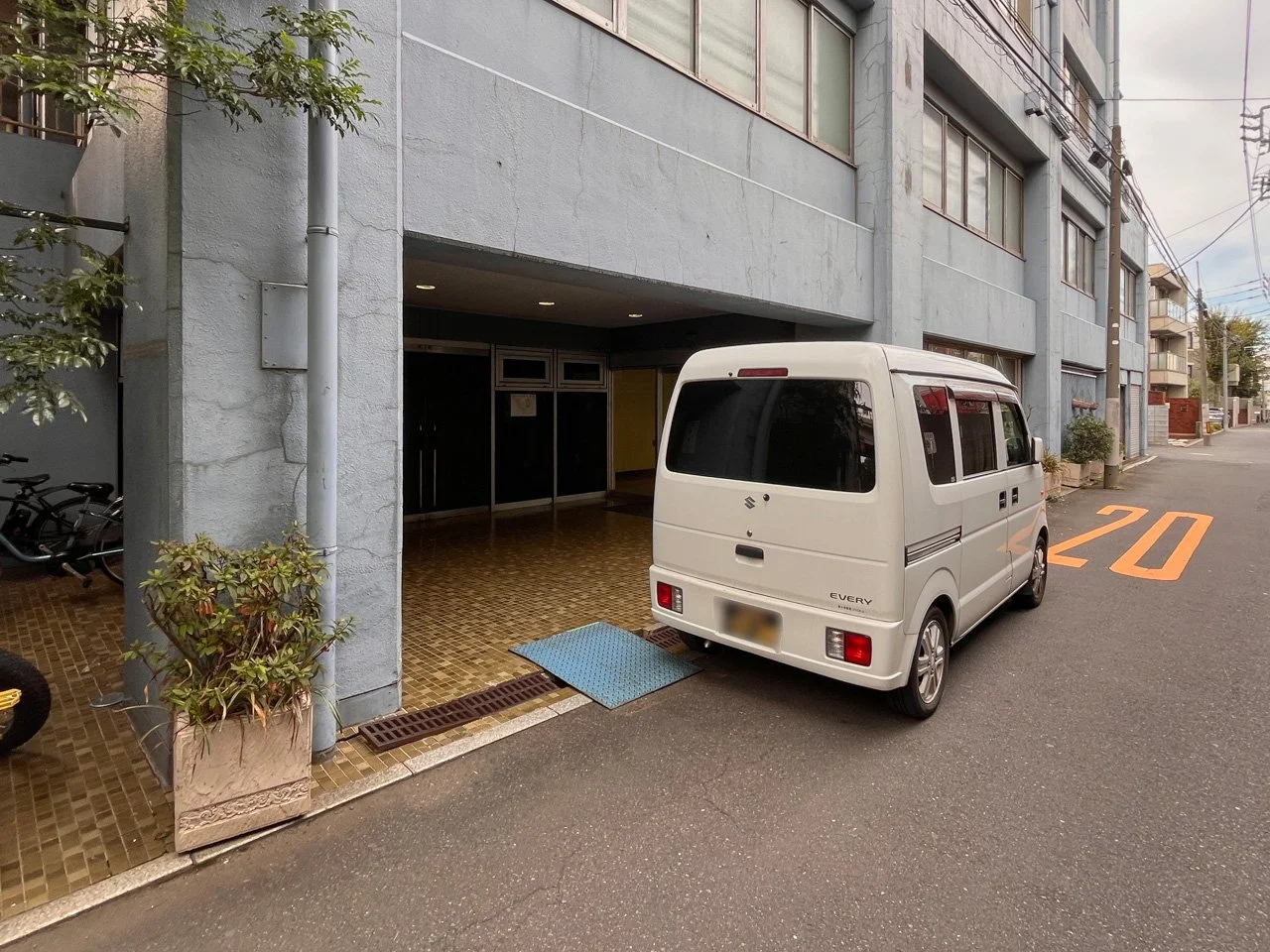 初台ハイツ 13 エントランス 3