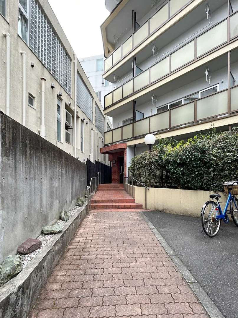 エイティ神宮前 3 エントランス 3