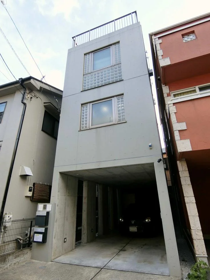 グローバル代々木 駐車場付き4階建て 外観 1