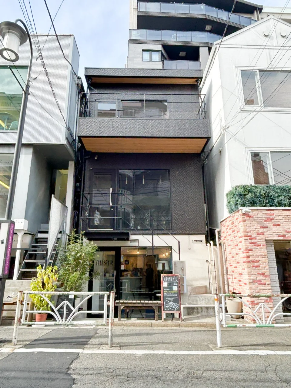 代官山貸店舗 地下1階から2階 外観 1