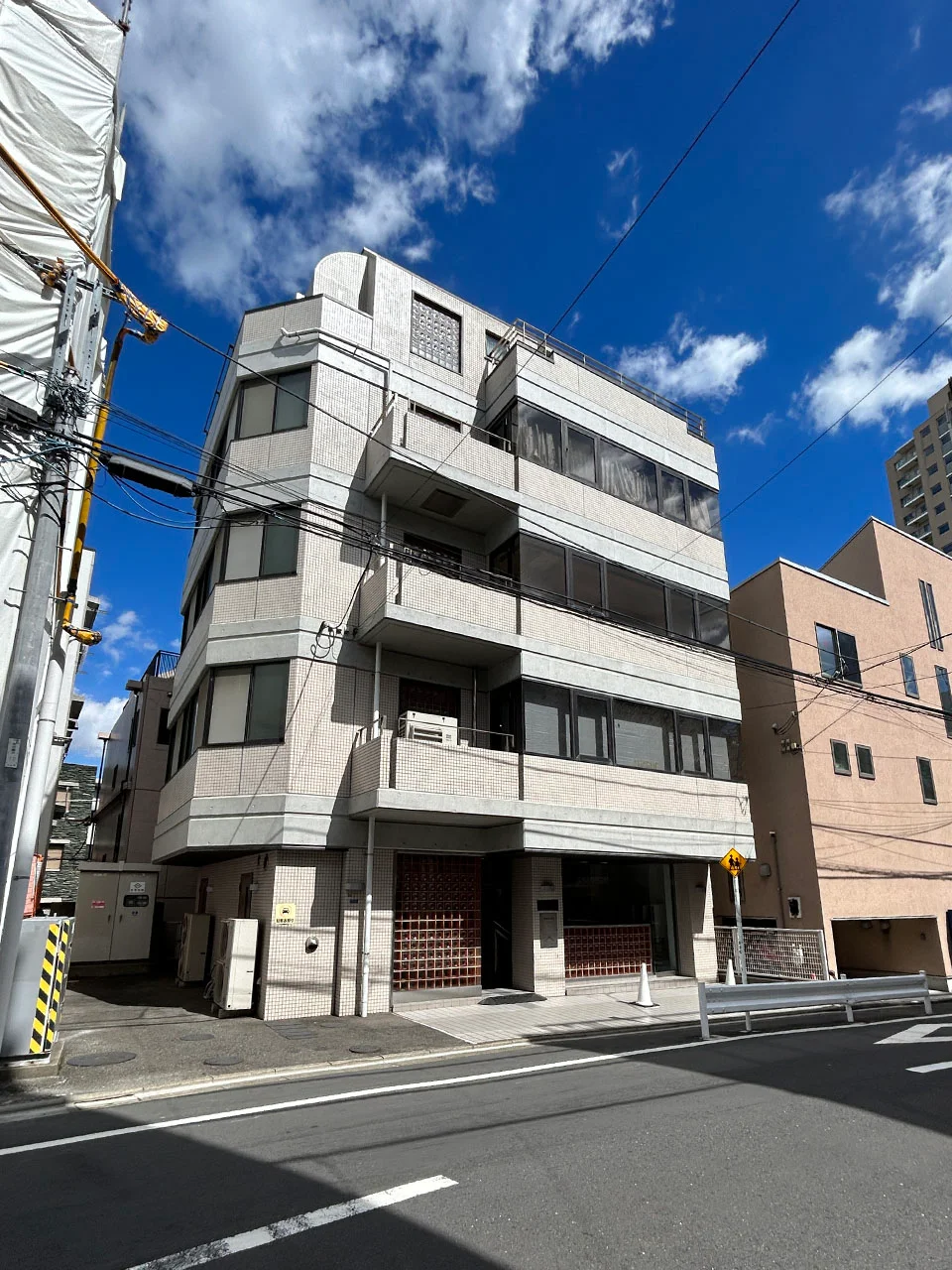 フローリッシュ千駄ヶ谷ビル 地下1階・1階セット 外観 1