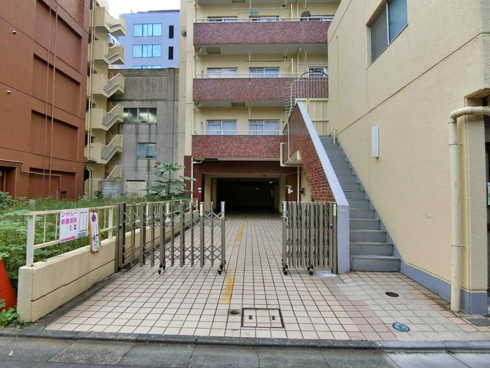 シャトレー新宿御苑Ⅰ 5 エントランス 3