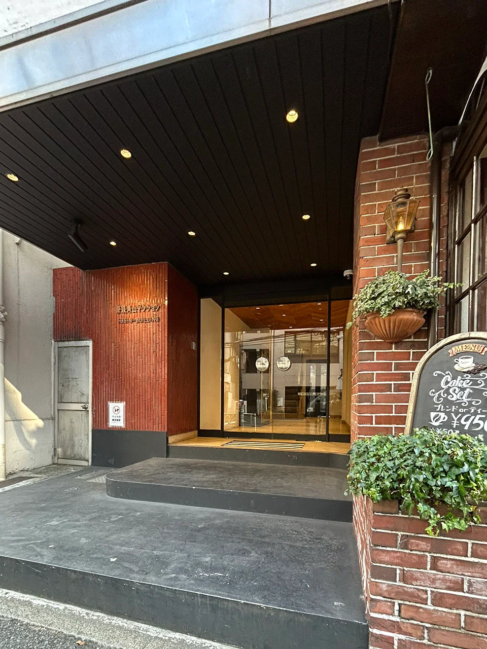 東銀青山ビル 3 ビルエントランス 3