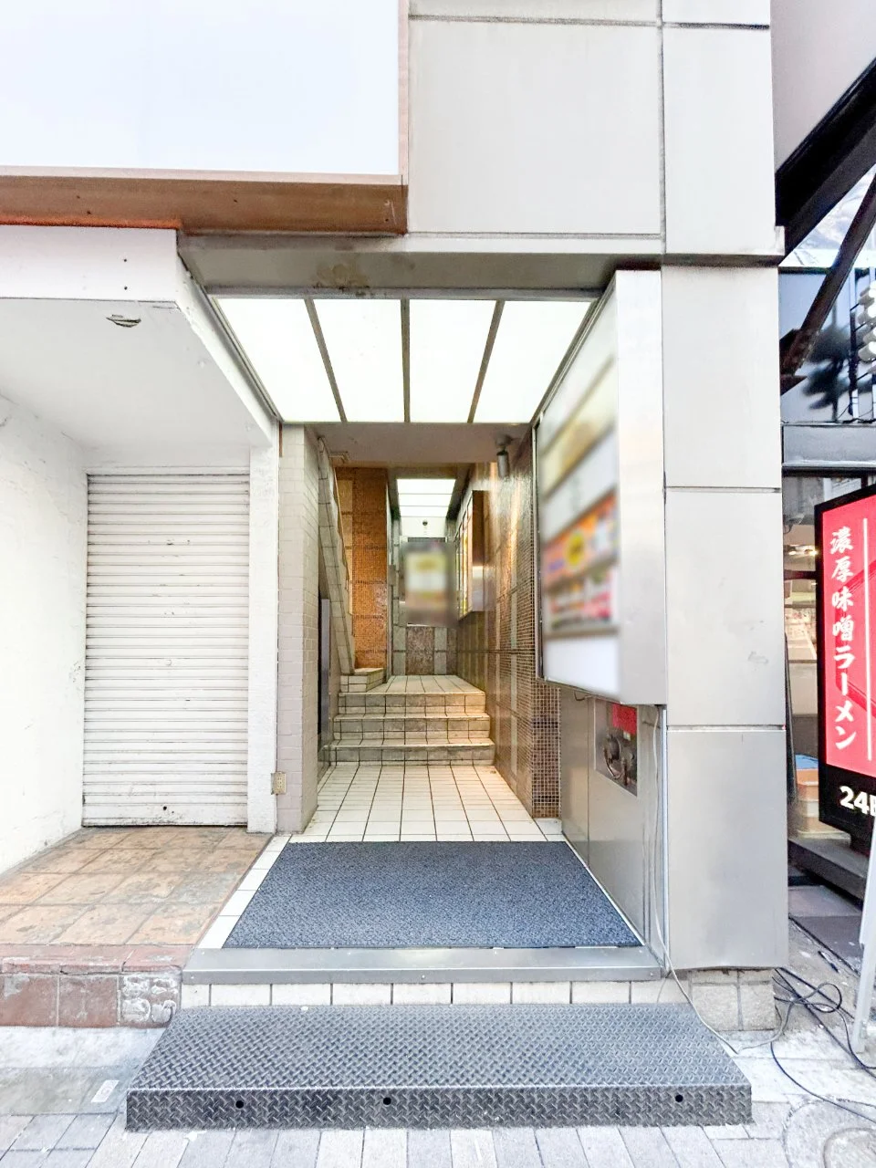 ニュー渋谷ビル B1 エントランス 3
