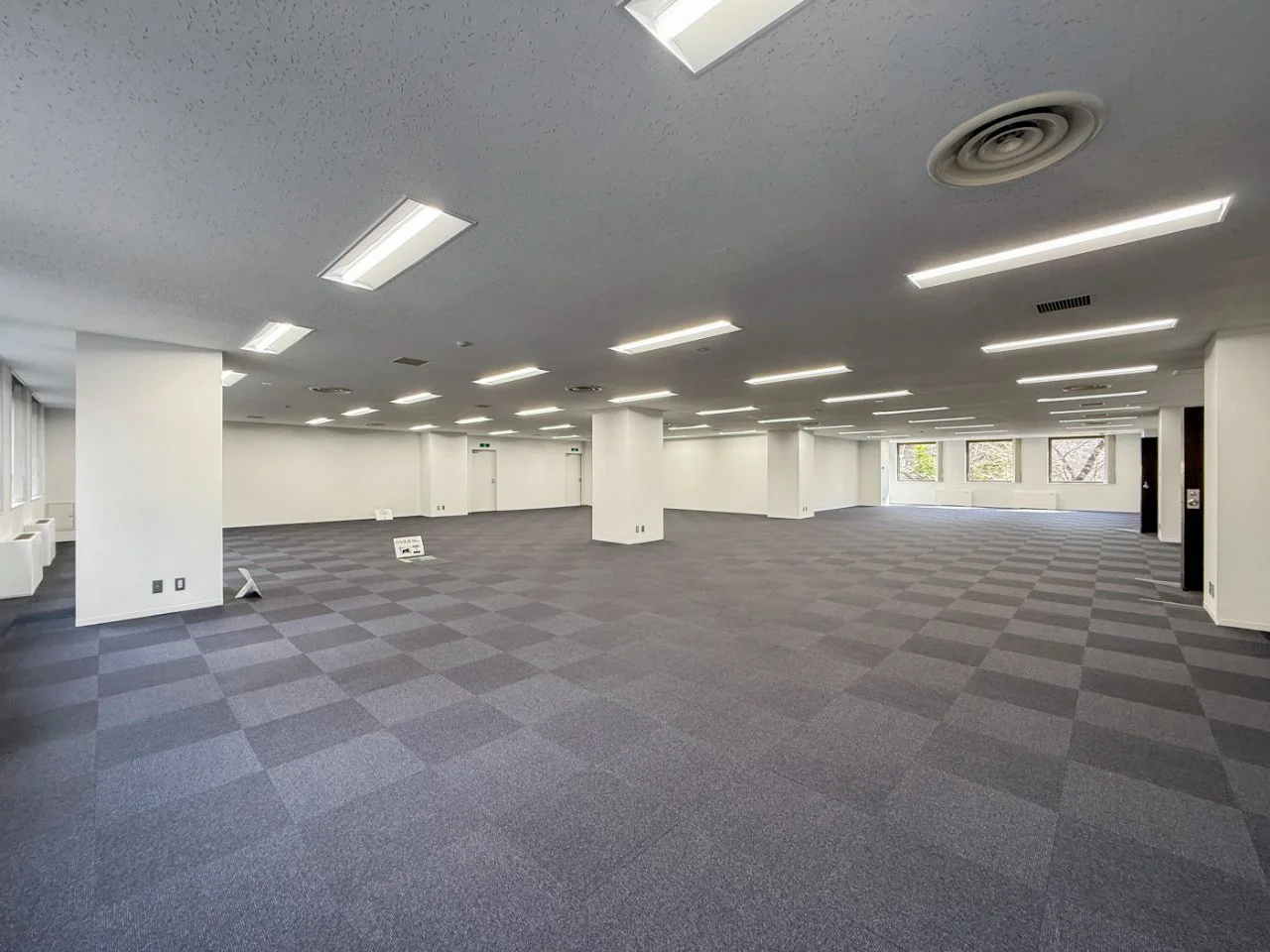 西新宿松屋ビル - 画像1