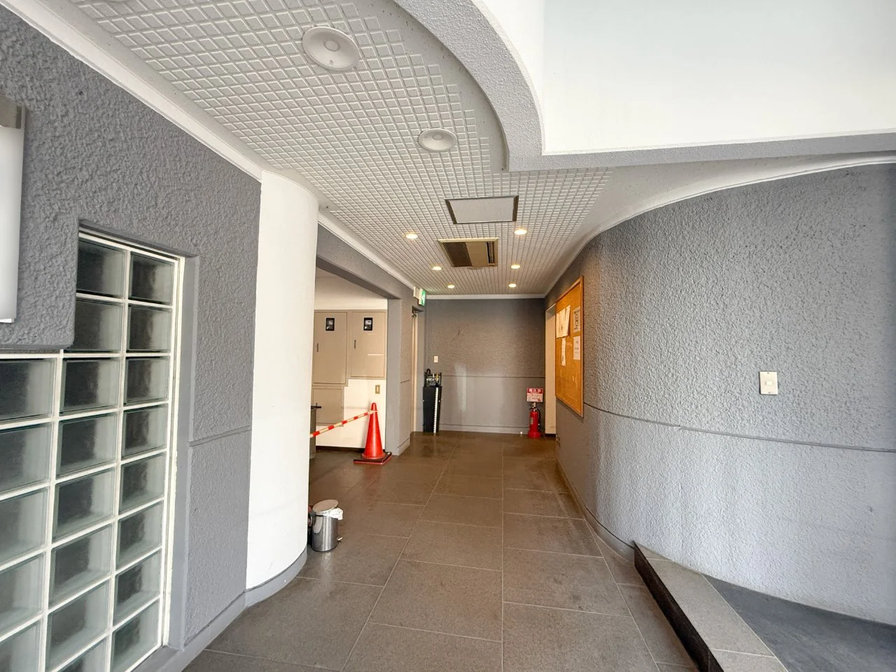 アカデミービル - 4