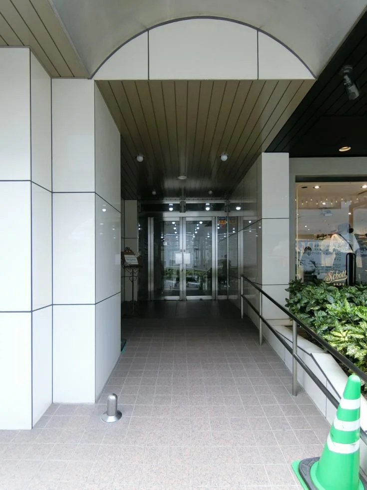 ロイヤルパレス原宿ビル 4 エントランス 3