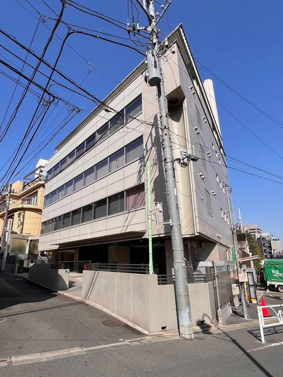 フィオーレ代官山ビル 地下1階、2階、3階セット 外観 1