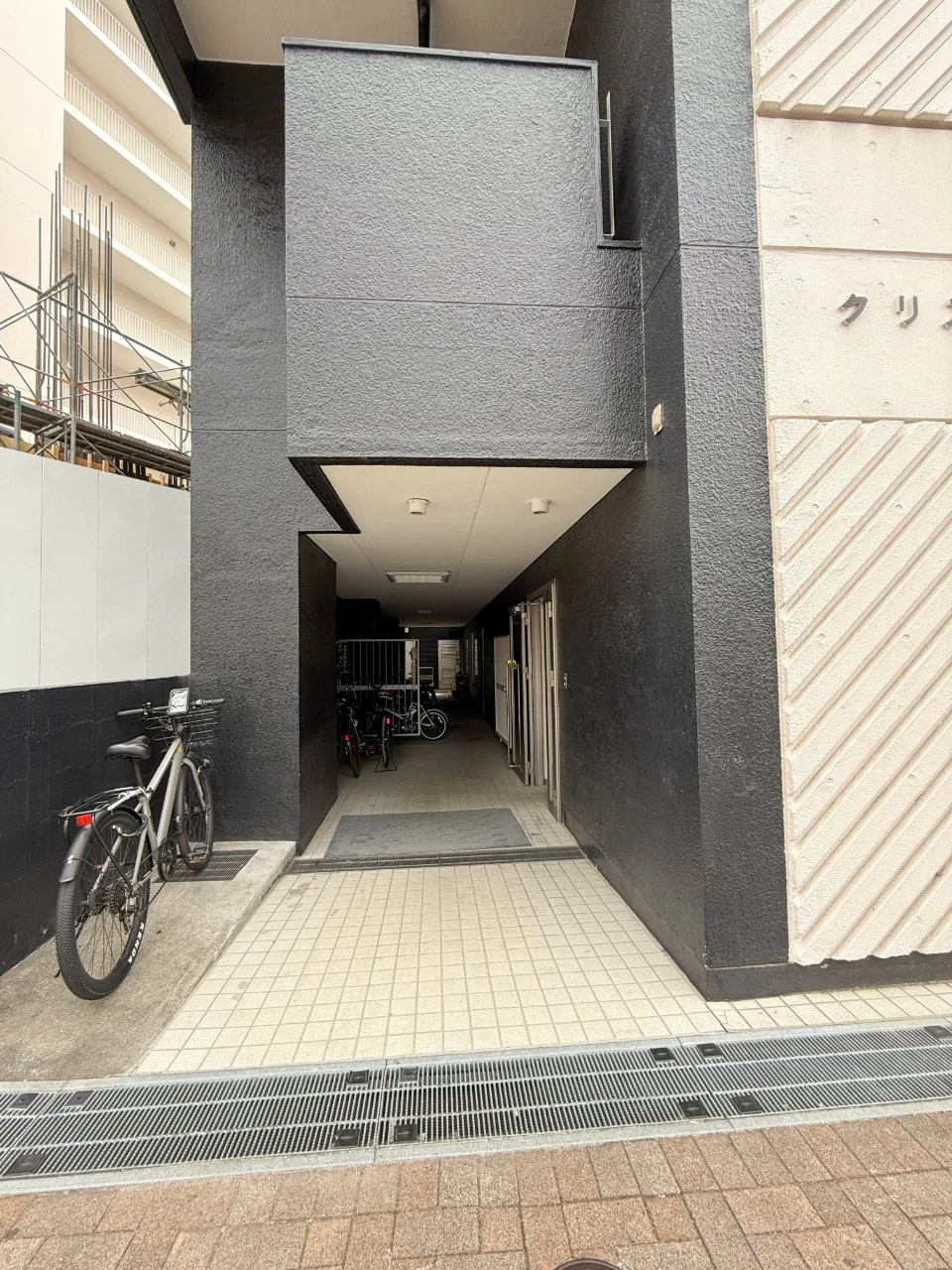 クリスタルコーポ京西ビル 8 エントランス 3
