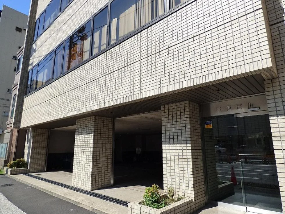 三信ビル 9 エントランス 4